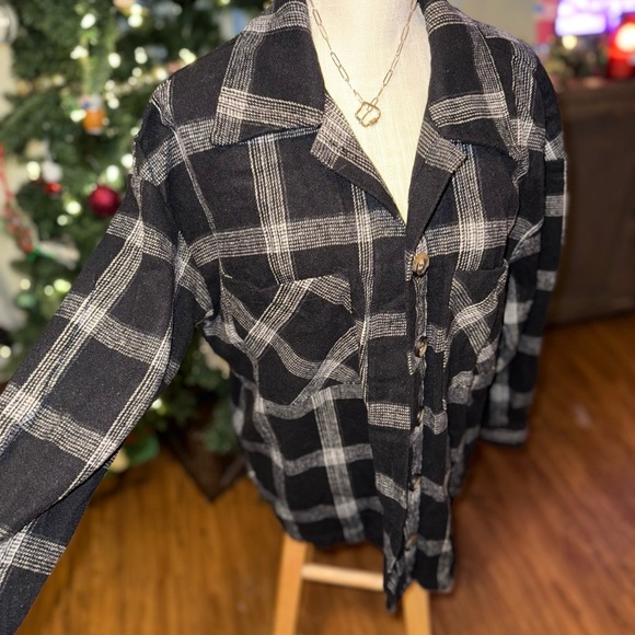 ☃️BOGO50%☃️ 🆕🖤EESOME: Button Down Shacket SMALL MEDIUM •SEE VIDEO• - Picture 10 of 12